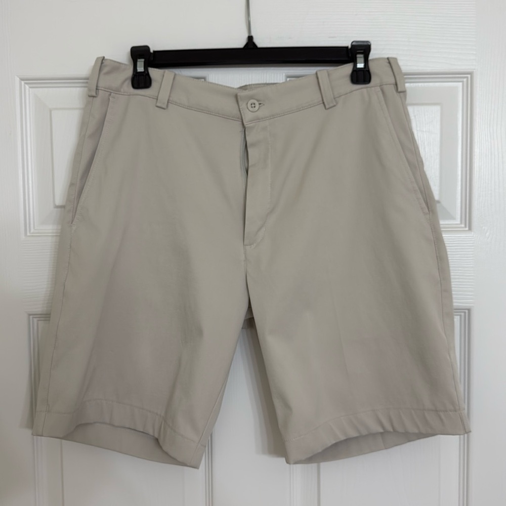 Nike Athletic Cream Golf Shorts Men’s Size 32 8.5in inseam